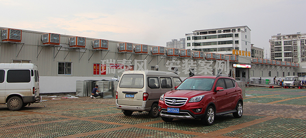 菜市場該如何通風(fēng)降溫呢？瑞泰風(fēng)環(huán)?？照{(diào)為居民買菜送清涼